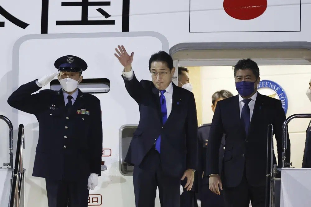 Japanese Prime Minister Fumio Kishida departs Haneda Airport, Jan. 8.
