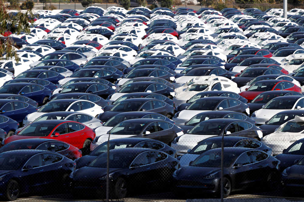 停車場內停放大量的特斯拉 Model 3（圖/ 路透社 Stephen Lam）
