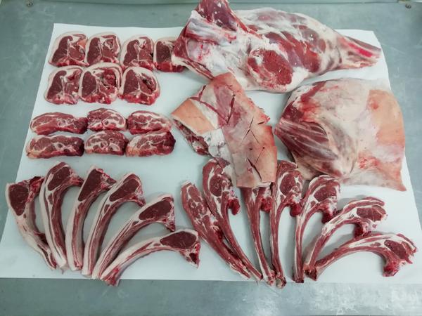 Caissette de viande d'agneau