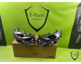 Faro delantero izquierdo y derecho para Toyota Auris (8111002K60 y 8117002K60) image 1
