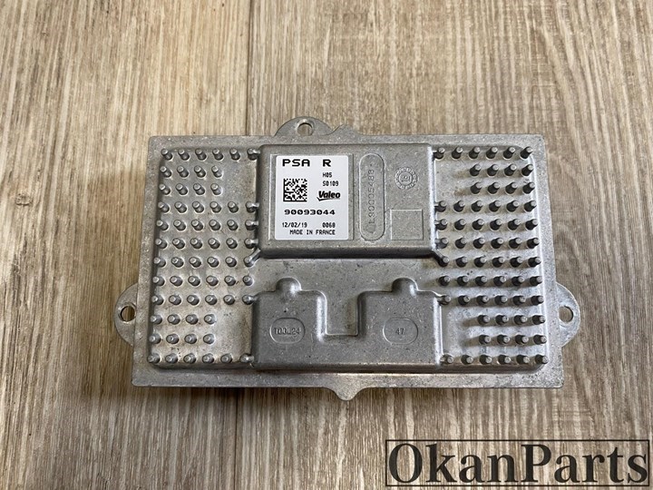 Peugeot 3008 5008 II koplamp module 90093044 image 1