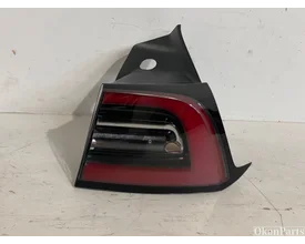 Tesla Model 3 right rear light right image 1