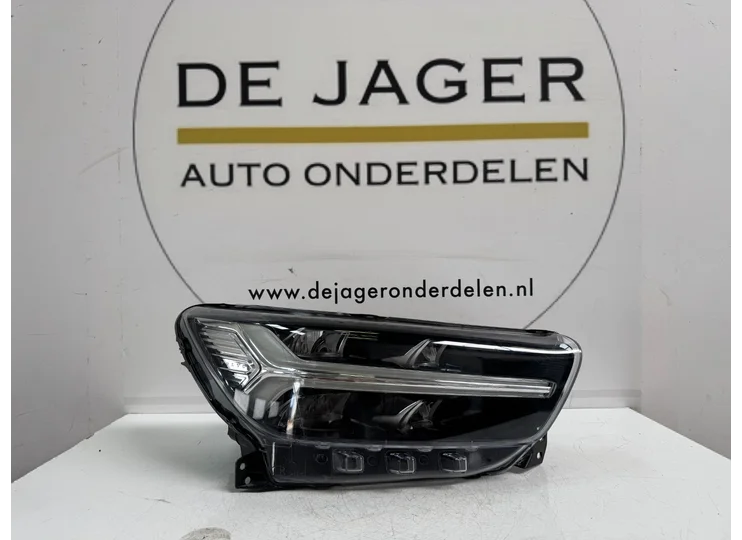 VOLVO XC40 VOL LED KOPLAMP RECHTS 31655990 image 1