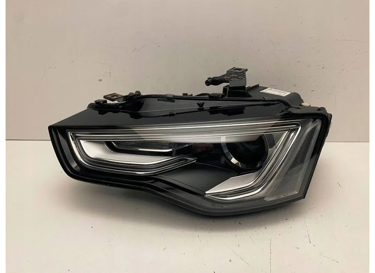 Audi A5 8T FACELIFT XENON KOPLAMP LINKSVOOR 8T0941005C image 1