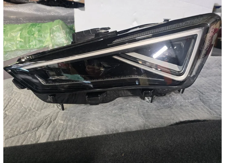 Koop Koplamp | Enkel bij Excellence Automotive