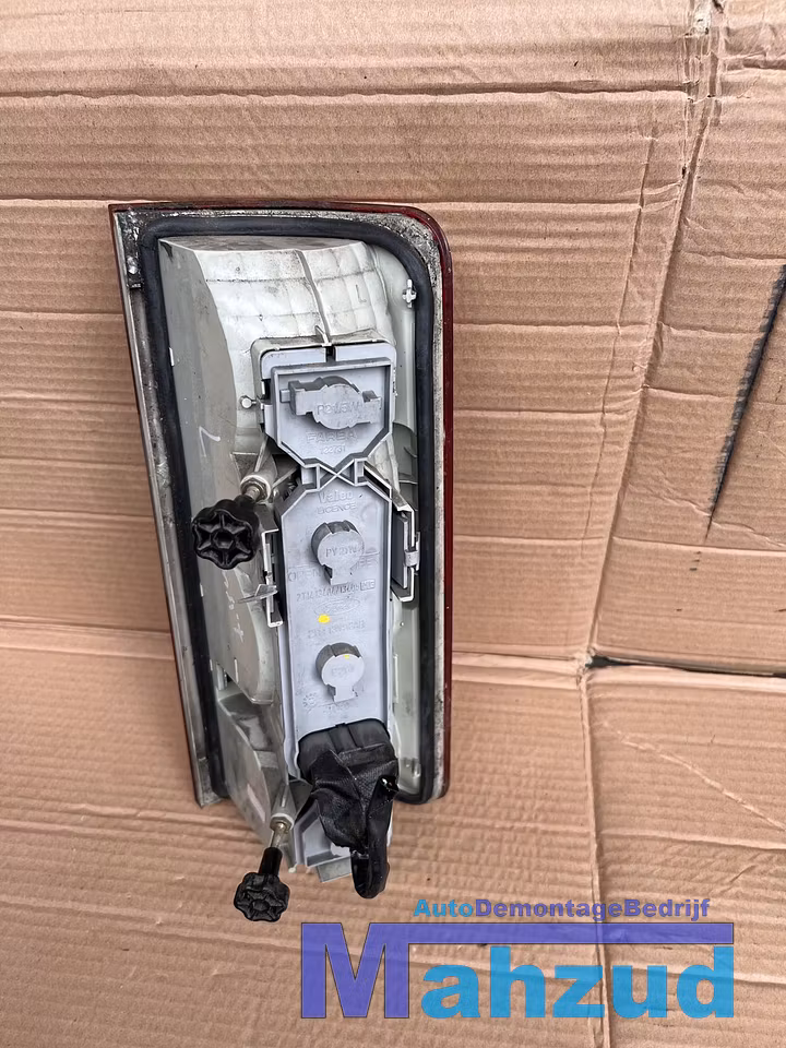 Koop Achterlicht | Enkel bij Autodemontagebedrijf Mahzud