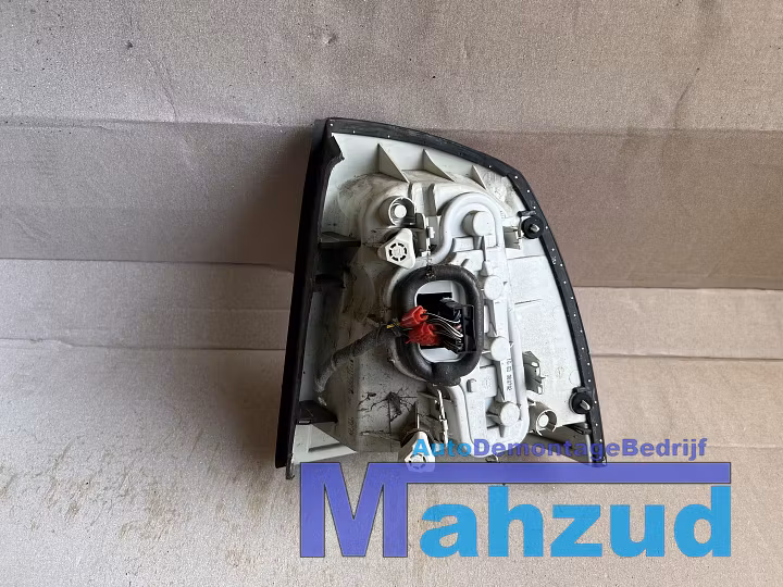 Koop Achterlicht | Enkel bij Autodemontagebedrijf Mahzud