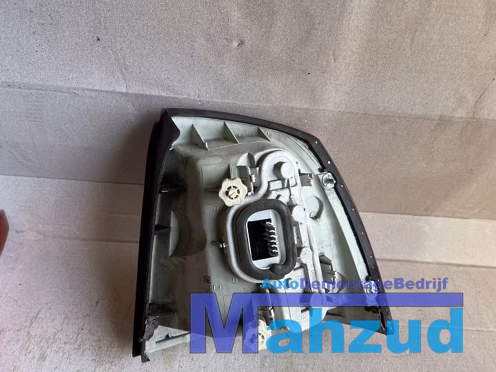 Koop Achterlicht | Enkel bij Autodemontagebedrijf Mahzud