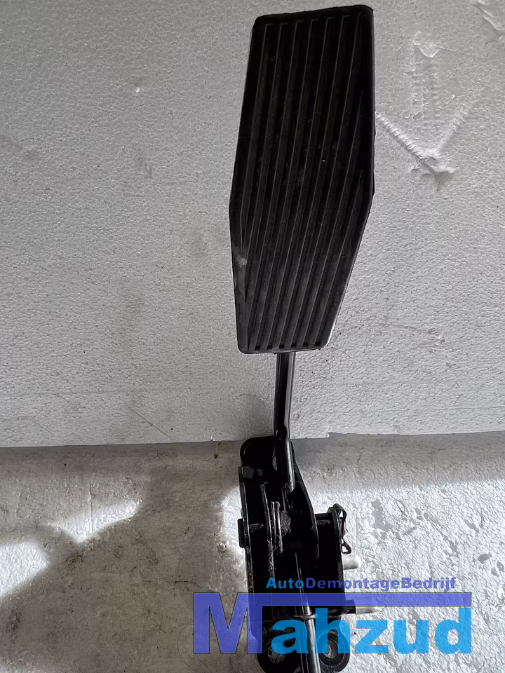 Koop Gaspedaal bij Autodemontagebedrijf Mahzud
