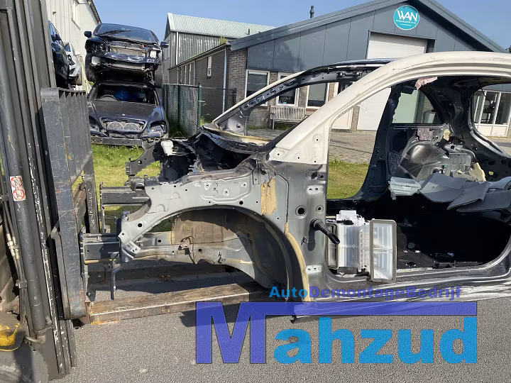 Koop Chassis | Carrosserie (kaal) bij Autodemontagebedrijf Mahzud