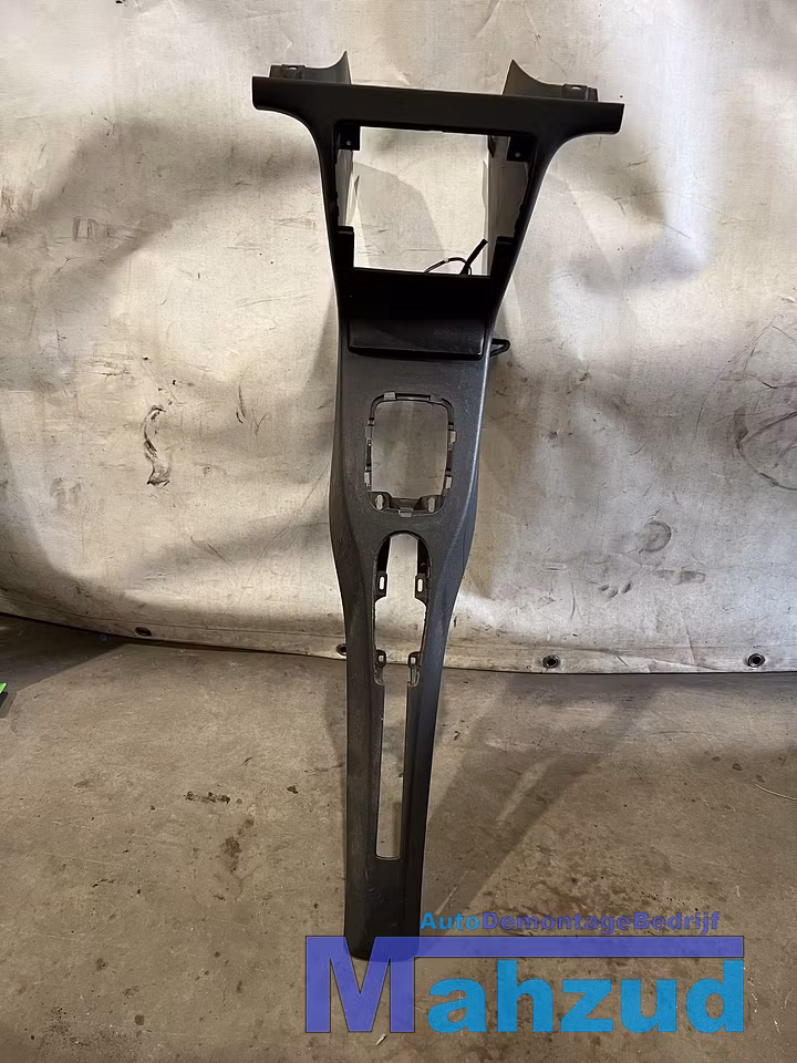 Koop Middenconsole bij Autodemontagebedrijf Mahzud