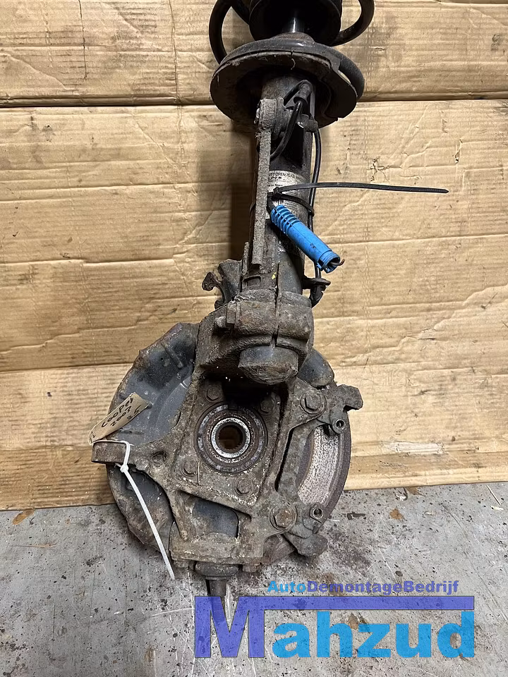 Koop Veerpoot compleet | Enkel bij Autodemontagebedrijf Mahzud