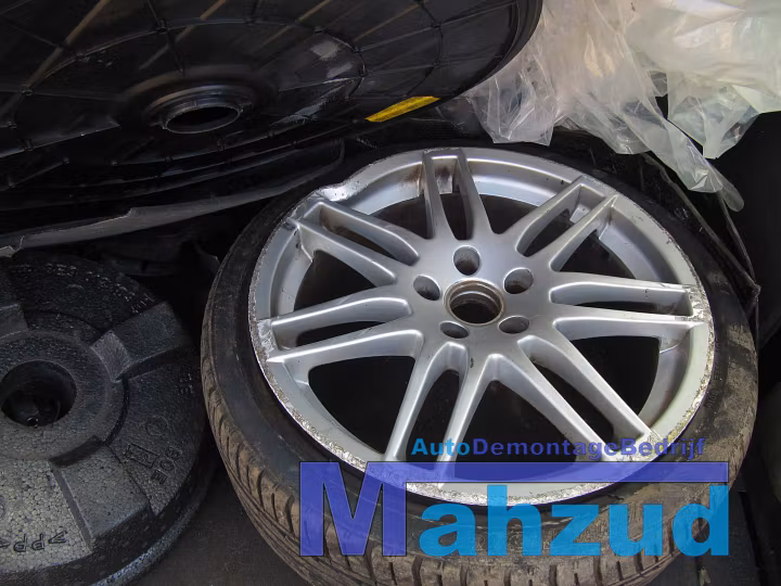 Koop Compleet interieur bij Autodemontagebedrijf Mahzud