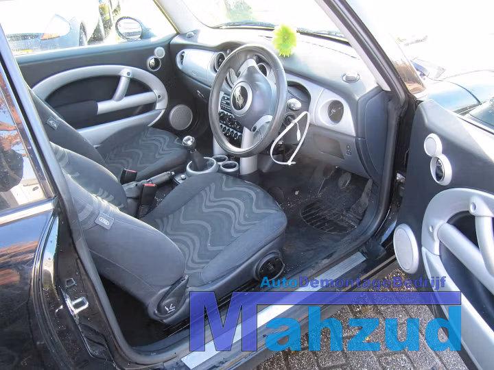 Koop Compleet interieur bij Autodemontagebedrijf Mahzud