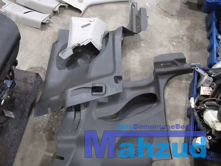 Koop Compleet interieur bij Autodemontagebedrijf Mahzud