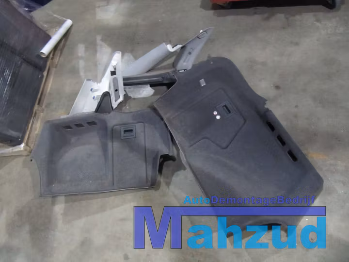 Koop Compleet interieur bij Autodemontagebedrijf Mahzud