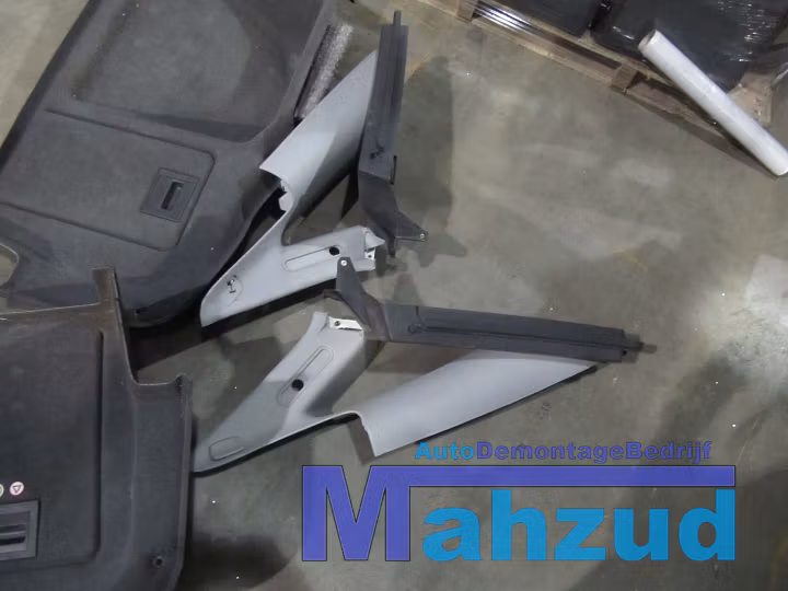 Koop Compleet interieur bij Autodemontagebedrijf Mahzud