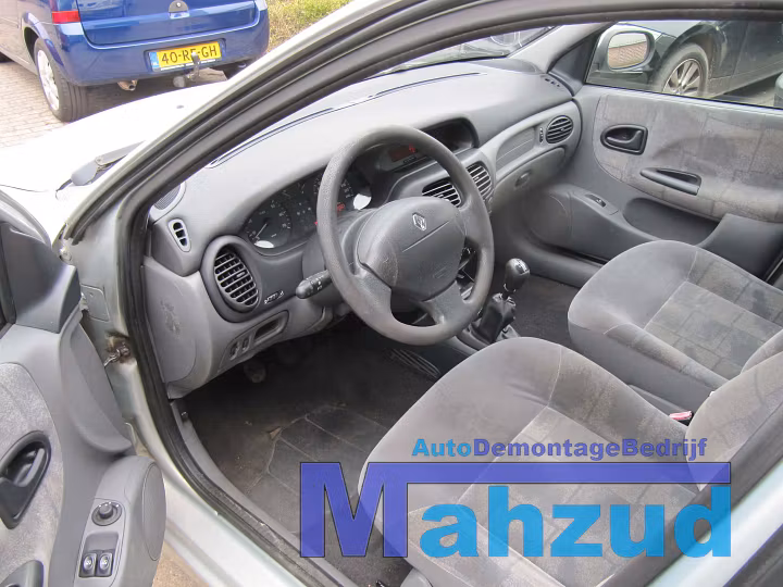 Koop Compleet interieur bij Autodemontagebedrijf Mahzud