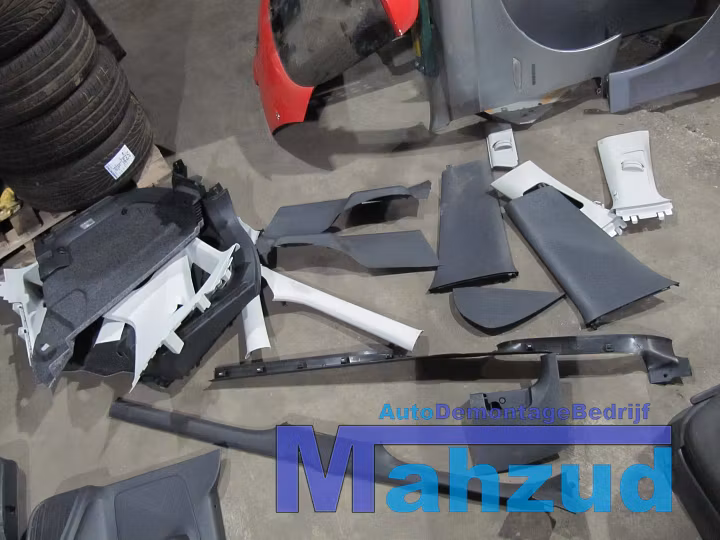 Koop Compleet interieur bij Autodemontagebedrijf Mahzud