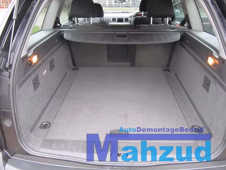 Koop Compleet interieur bij Autodemontagebedrijf Mahzud