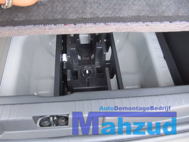 Koop Compleet interieur bij Autodemontagebedrijf Mahzud