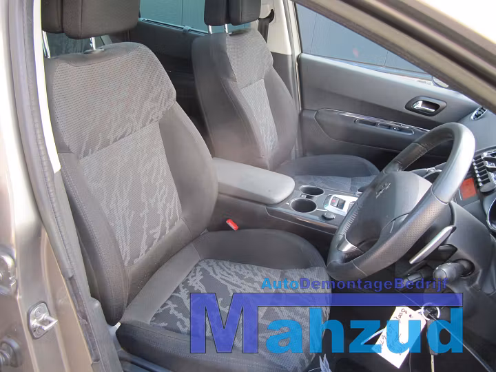 Koop Compleet interieur bij Autodemontagebedrijf Mahzud