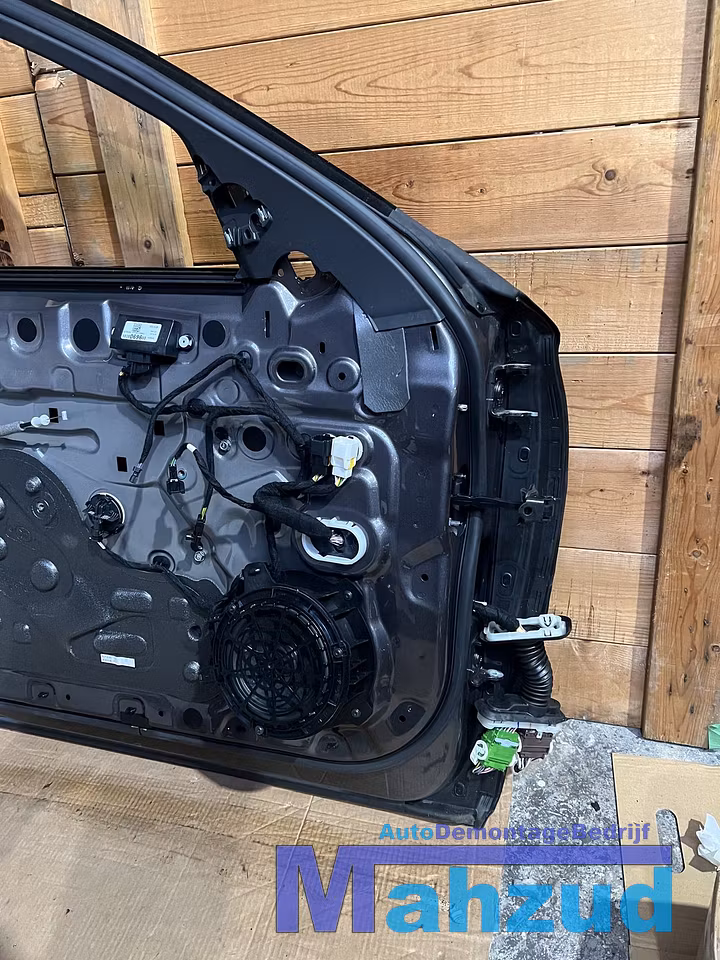 Koop Portier | Deur | Enkel bij Autodemontagebedrijf Mahzud