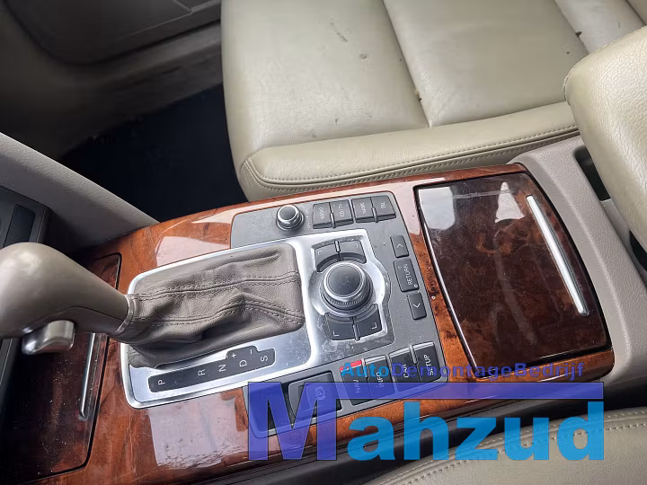 Koop Middenconsole bij Autodemontagebedrijf Mahzud