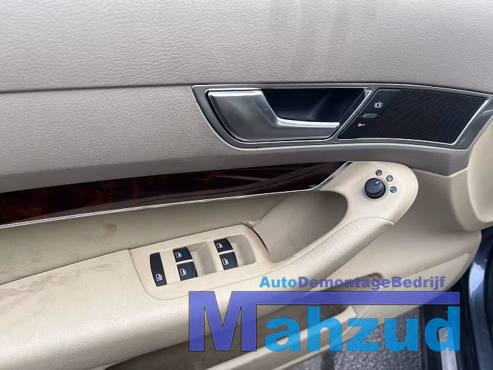 Koop Middenconsole bij Autodemontagebedrijf Mahzud