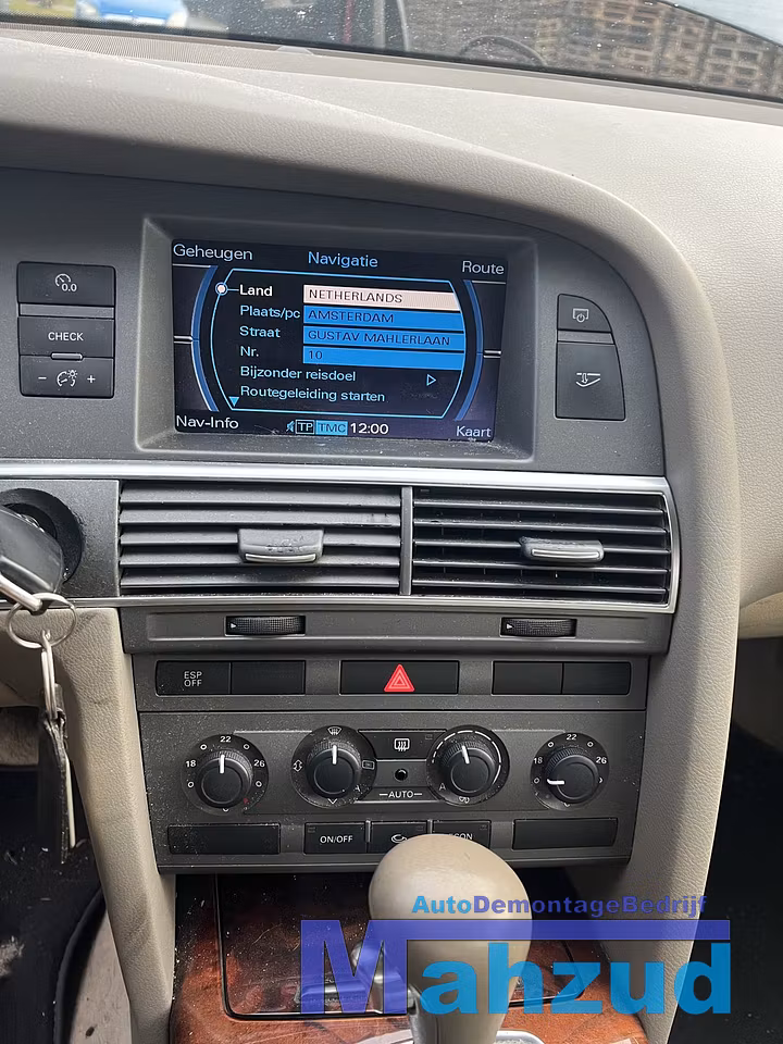 Koop Middenconsole bij Autodemontagebedrijf Mahzud