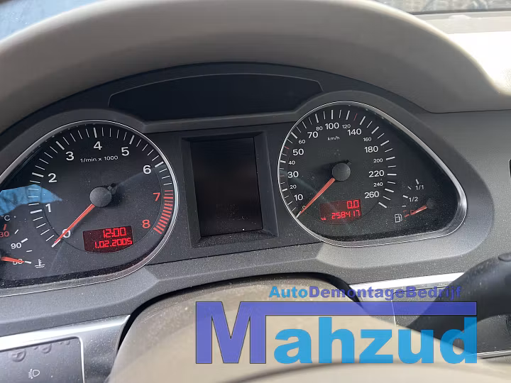 Koop Middenconsole bij Autodemontagebedrijf Mahzud