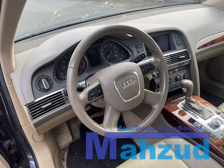 Koop Middenconsole bij Autodemontagebedrijf Mahzud