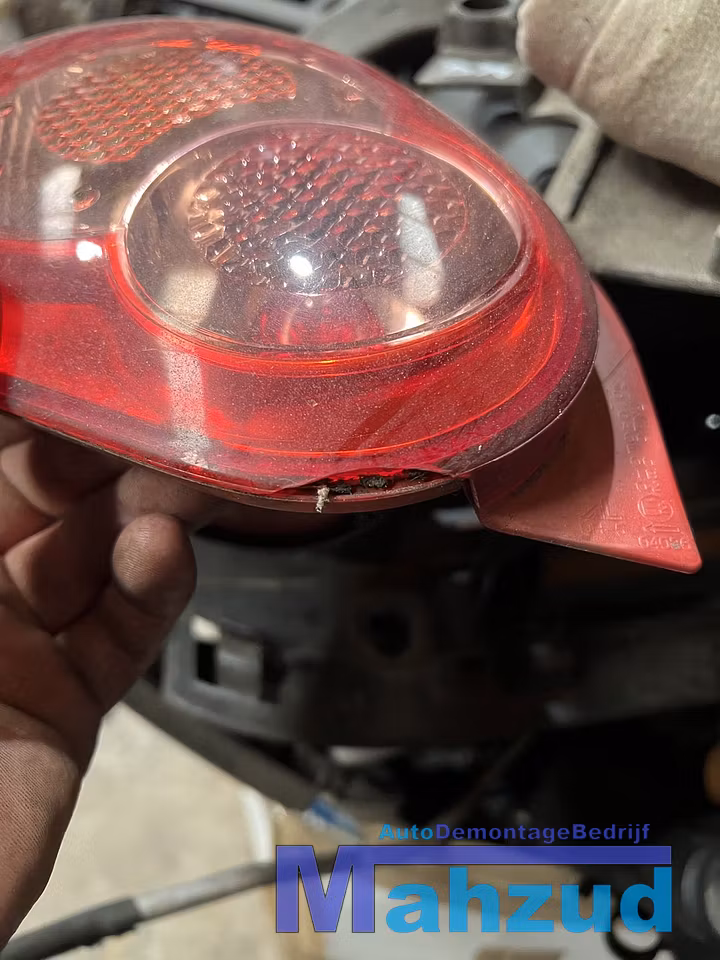 Koop Achterlicht | Enkel bij Autodemontagebedrijf Mahzud