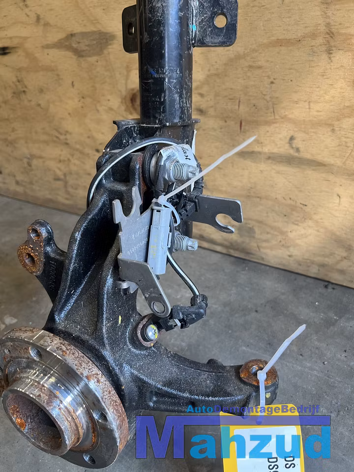 Koop Veerpoot compleet | Enkel bij Autodemontagebedrijf Mahzud