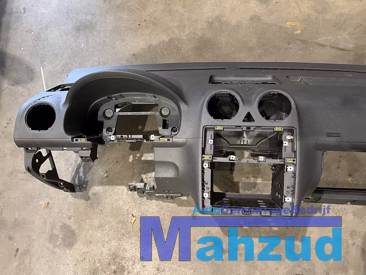 Koop Dashboard | Behuizing bij Autodemontagebedrijf Mahzud