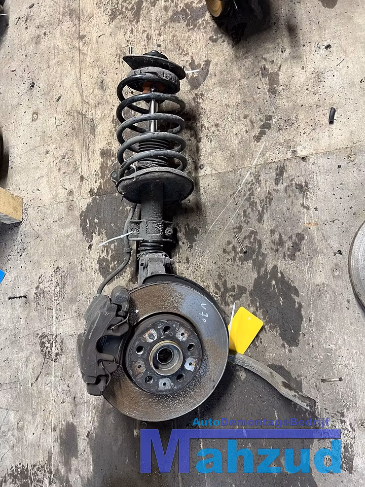 VOLVO V70 2.4D links voor veerpoot fusee remklauw 1999-2006 image 1