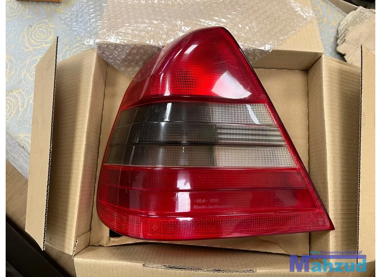 Koop Achterlicht glas | Enkel bij Autodemontagebedrijf Mahzud