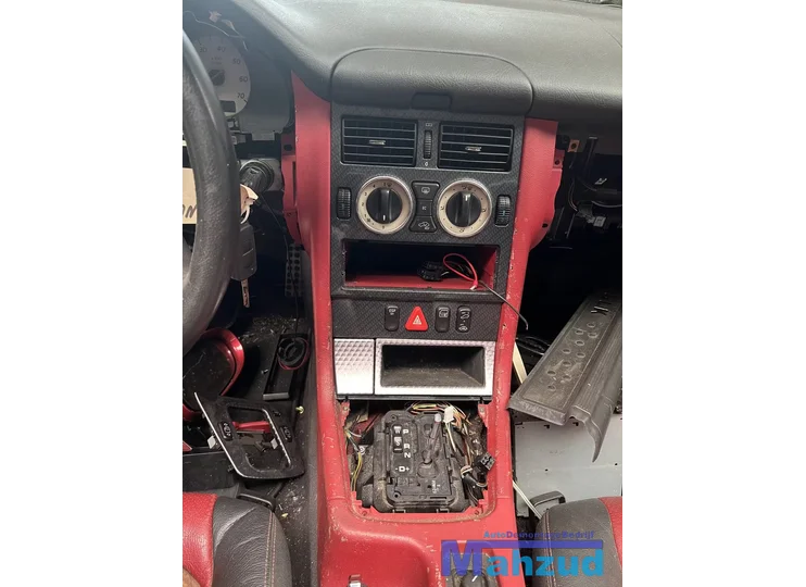 Koop Middenconsole bij Autodemontagebedrijf Mahzud