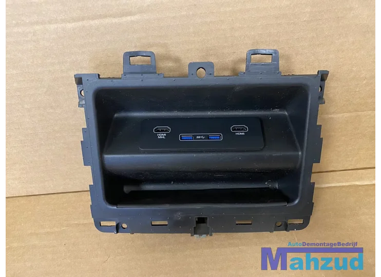 Koop Middenconsole bij Autodemontagebedrijf Mahzud