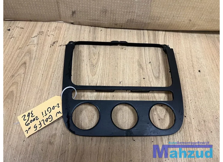 Koop Middenconsole bij Autodemontagebedrijf Mahzud