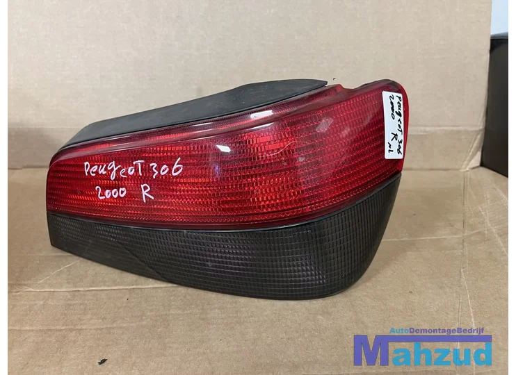 Koop Achterlicht | Enkel bij Autodemontagebedrijf Mahzud