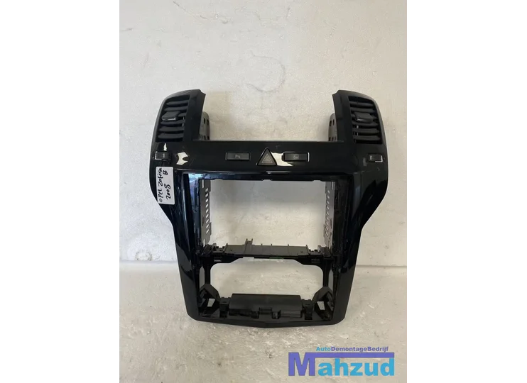 Koop Middenconsole bij Autodemontagebedrijf Mahzud