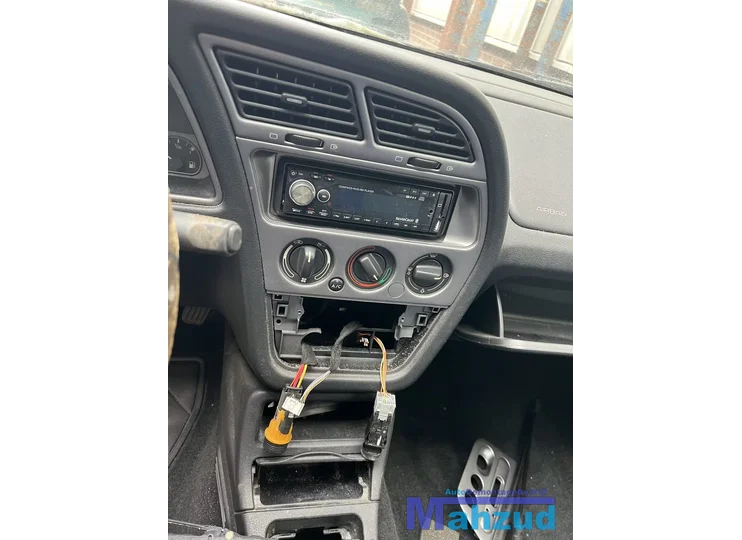 Koop Middenconsole bij Autodemontagebedrijf Mahzud