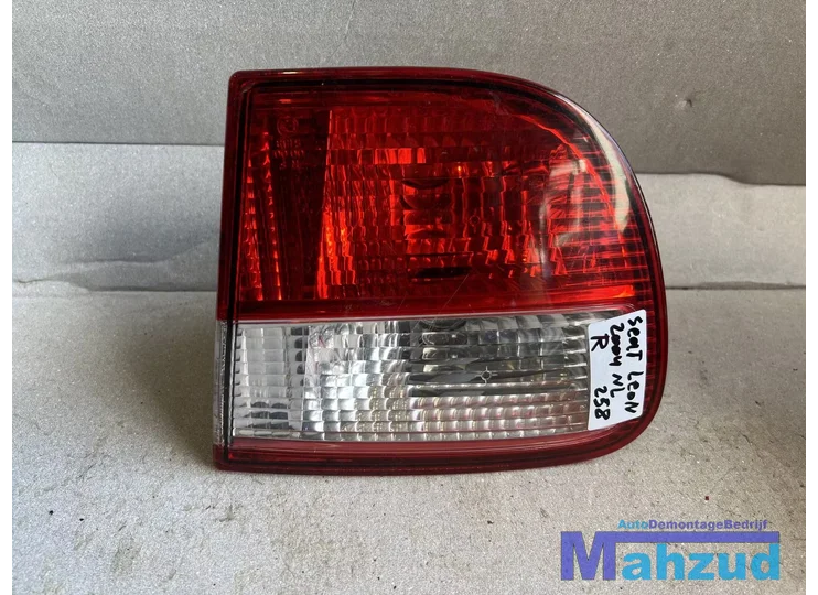 Koop Achterlicht | Enkel bij Autodemontagebedrijf Mahzud