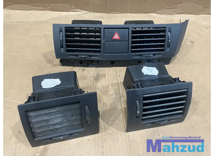 Koop Luchtrooster dashboard bij Autodemontagebedrijf Mahzud