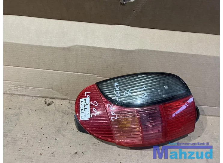Koop Achterlicht | Enkel bij Autodemontagebedrijf Mahzud
