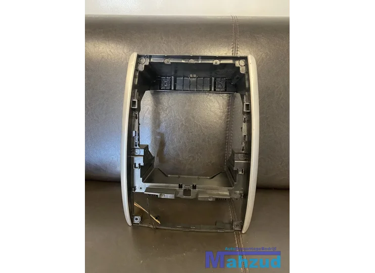 Koop Middenconsole bij Autodemontagebedrijf Mahzud