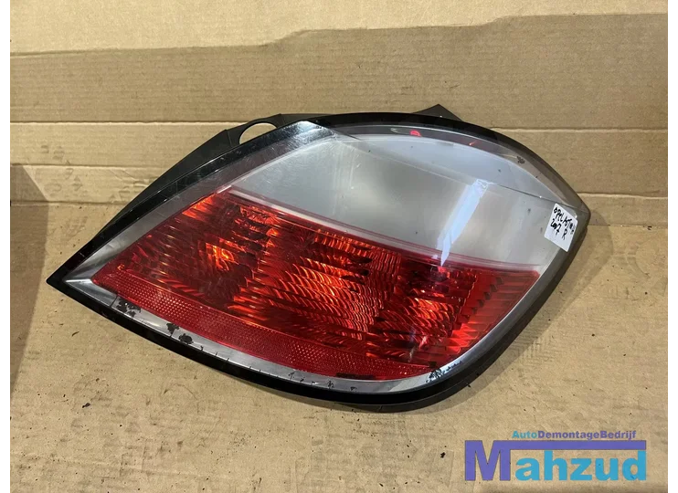 Koop Achterlicht | Enkel bij Autodemontagebedrijf Mahzud