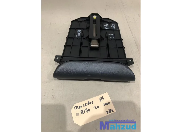 Koop Middenconsole bij Autodemontagebedrijf Mahzud