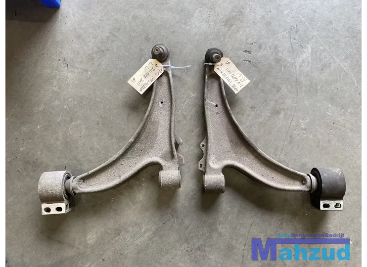 Koop Draagarm bij Autodemontagebedrijf Mahzud